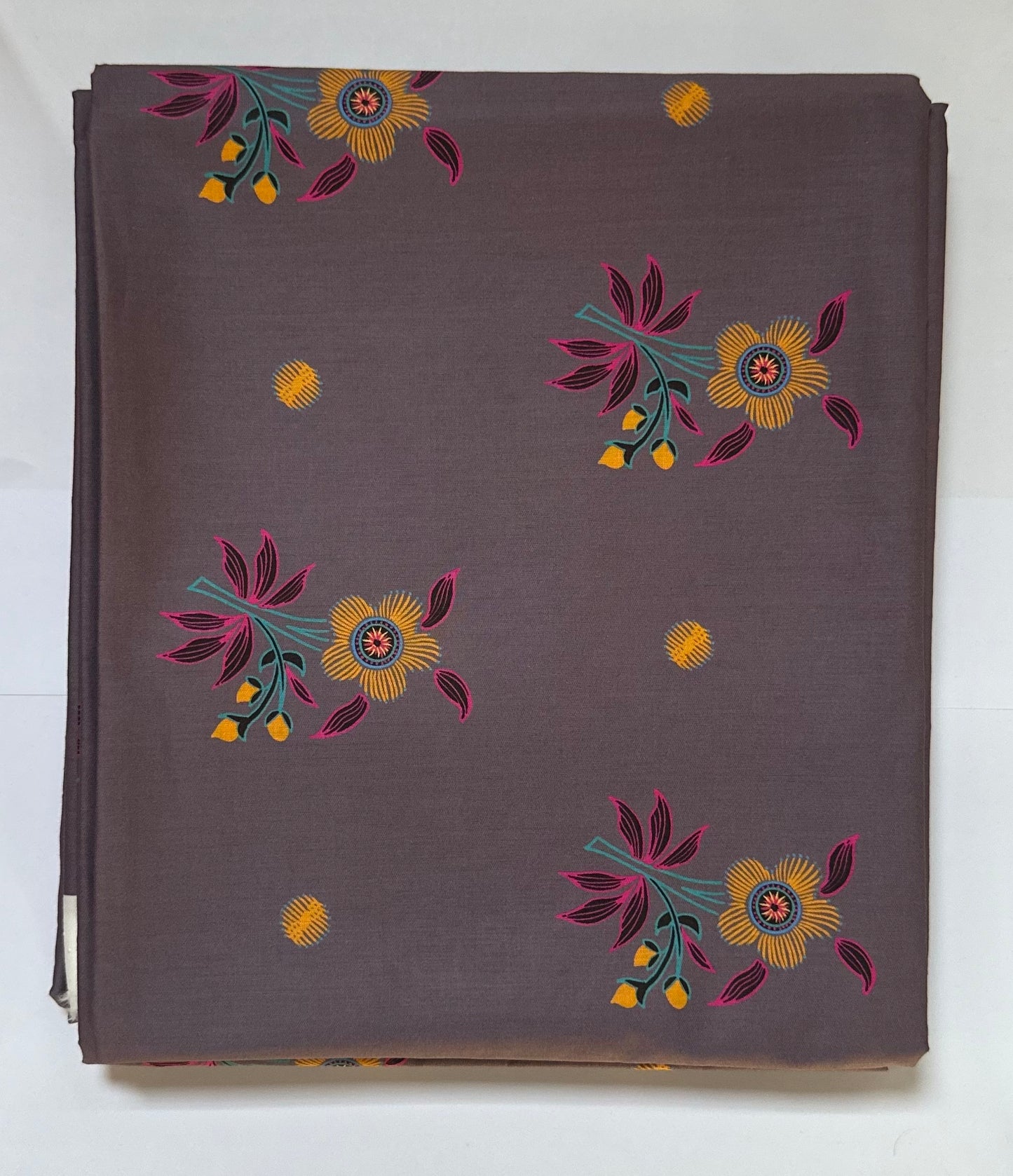 بوطيره | Flower Gray Tana Lawn