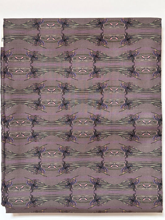 وردة السوسن | Iris Flower Gray Tana Lawn