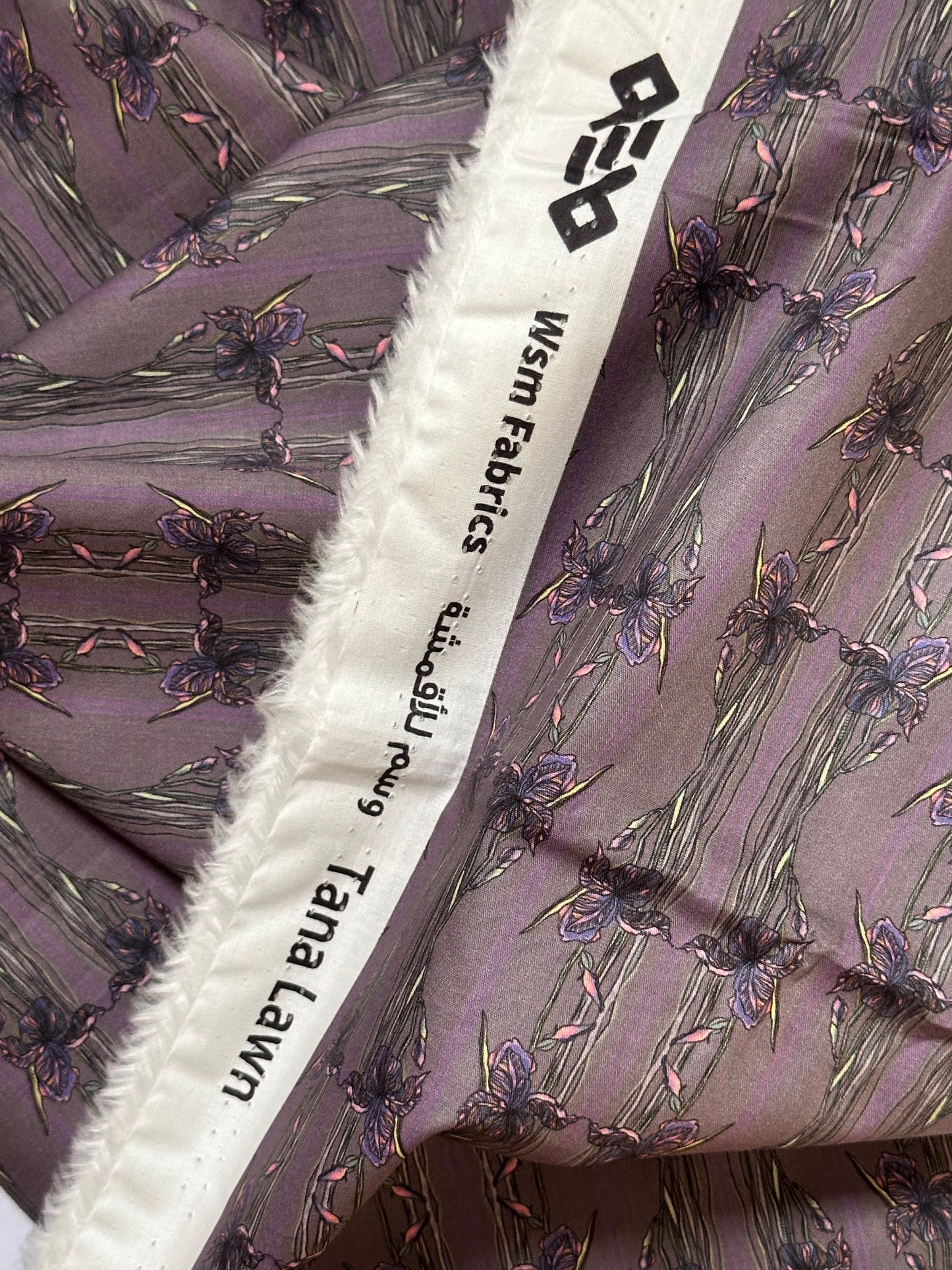 وردة السوسن | Iris Flower Gray Tana Lawn