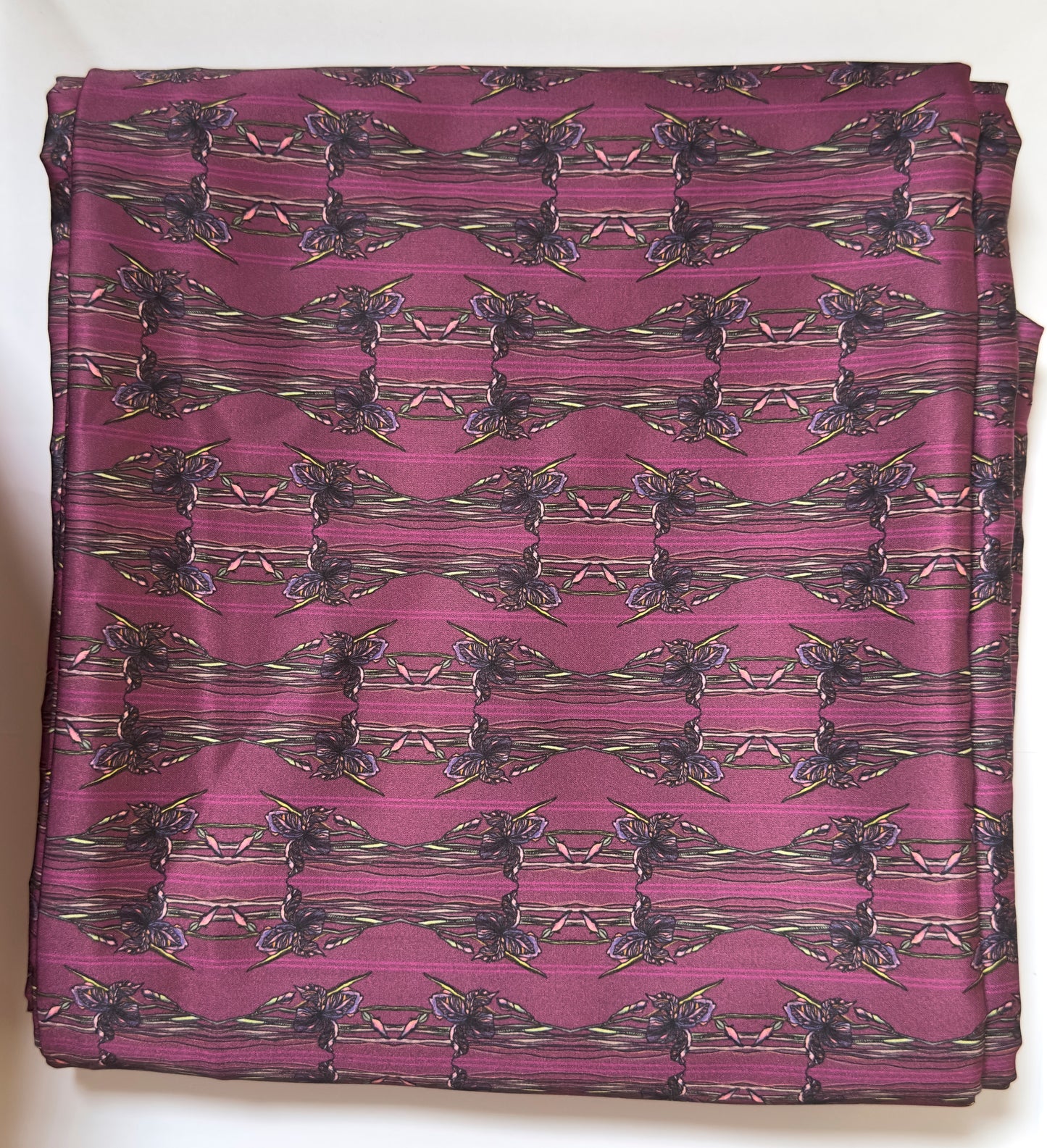 وردة السوسن | Iris Flower Fuchsia Armani Silk