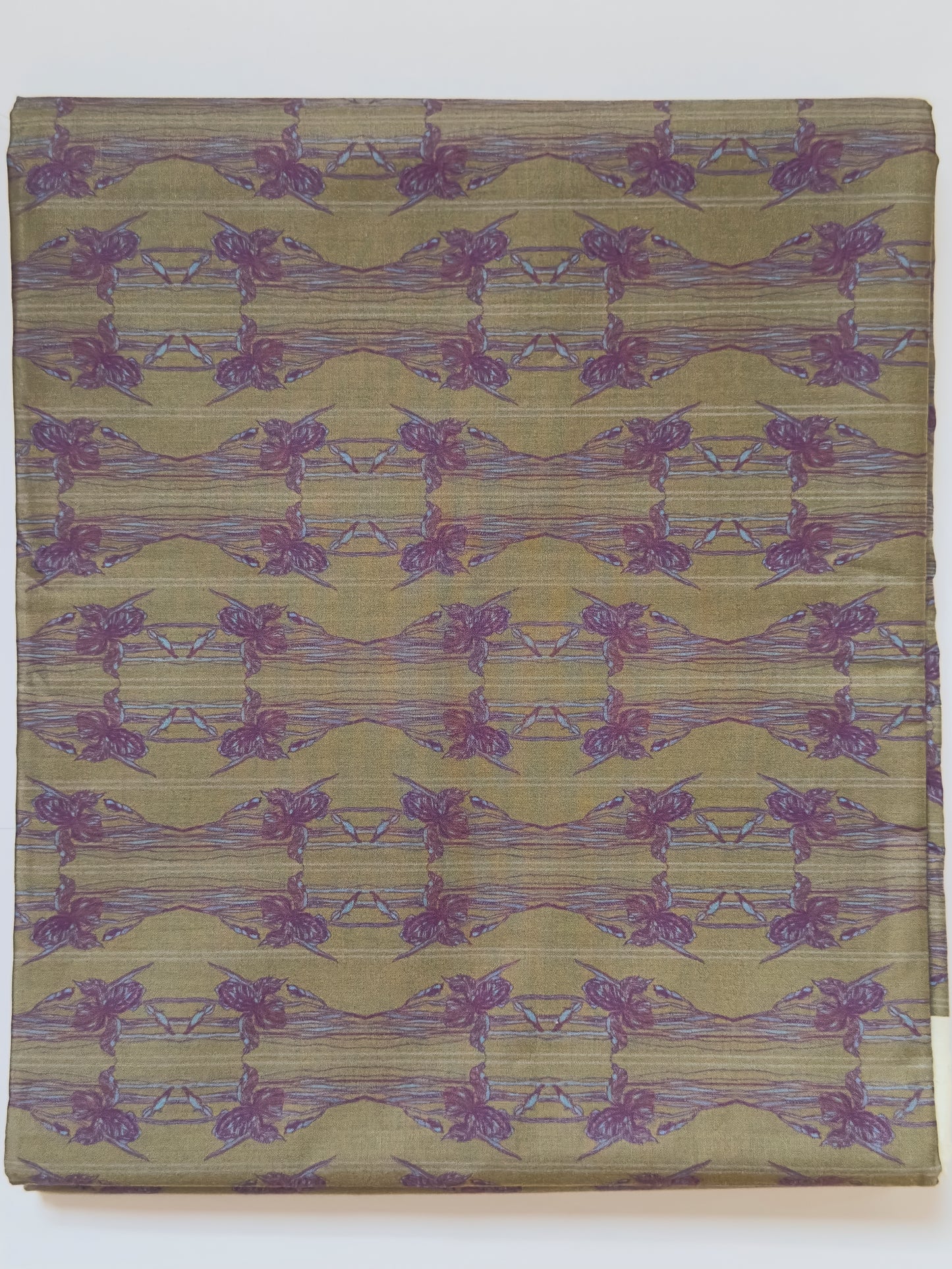 وردة السوسن | Iris Flower Olive Tana Lawn